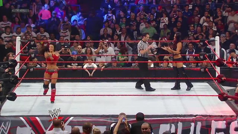 WWE Extreme Rules 2012 Divas Championship: Nikki Bella vs.