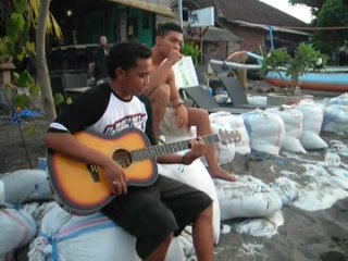 Domingo, Axel and me - Don Worry Сhicken Curry. Lovina Beach, Bali