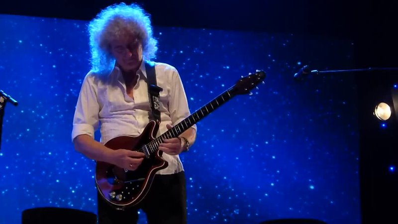 Brian May Kerry Ellis Last Horizon ( Guitar solo) La Cigale, France 08 07