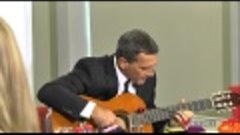Антонио Бандерас играет на гитаре в банке в Алматы - видео Р...