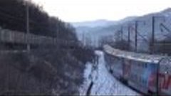 Утренний поезд ЭП 20 в горах Кавказа
