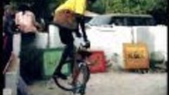 Awesome Senegalese bike tricks!