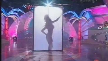 Видео Roxana Ionescu mama natura striptease Ciao Darwin | OK.RU