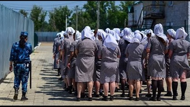 девушка за решеткой. тейлор шиллинг gagged. девушка в тюрьме. женщины в тюрьме. женская колония.