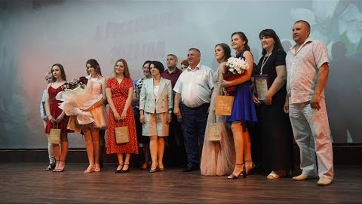 Гмз петергоф бал медалистов 2022. Бал медалистов 2014 в петергофе. Бал медалистов. Бал медалистов 2022 курск. Алтайский край бал медалистов 2017.