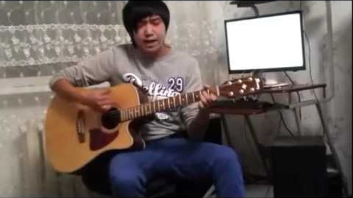 Жил в одессе славный паренек. Казах на гитаре. Казахи поют за столом. Казах поет классную песню. Казахи поют песню про солнце.