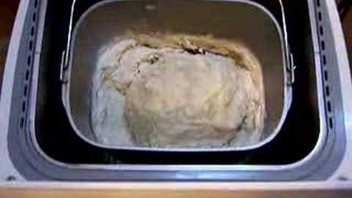 Bdm 1200. Хлебопечка dex dbm-707. Хлебопечка в работе. Хлебопечка со сменными чашами. Как работает хлебопечка видео.