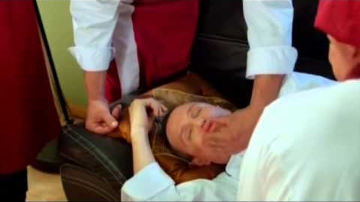 Сын усыпил видео. Усыпил девочку. Мит сон слип. Папа укладывает дочку спать. Сын усыпил видео.