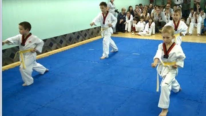 Аттестация на зеленый пояс тхэквондо итф. Желто зеленый пояс. Аттестация на зеленый пояс тхэквондо. Тхэквондо аттестация на синий пояс. Желтый пояс с зеленой полоской тхэквондо.