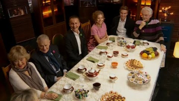 Фотосессия большой семьи в студии. Программа большая семья. Большая семья поколения. Семья несколько поколений. Семейная фотосессия с бабушками и дедушками.