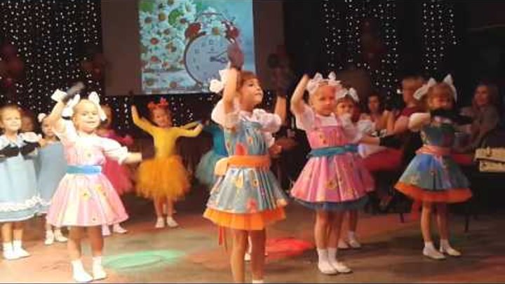 костюм часики для девочки на новый год. детский танец часики. костюм часиков для девочки. костюм часики для девочки. костюм для танца часов.