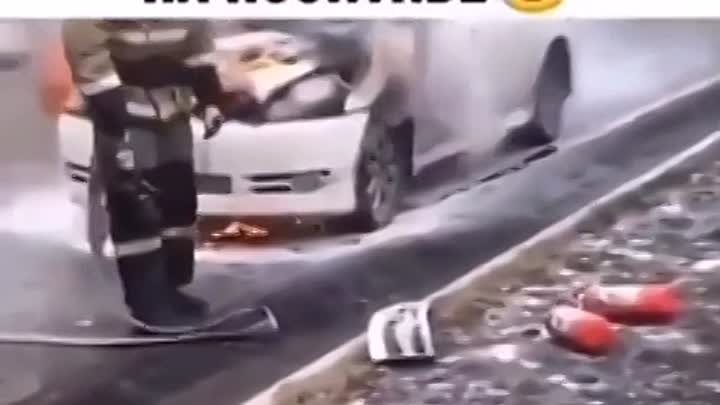 Машина сбивает человека видео
