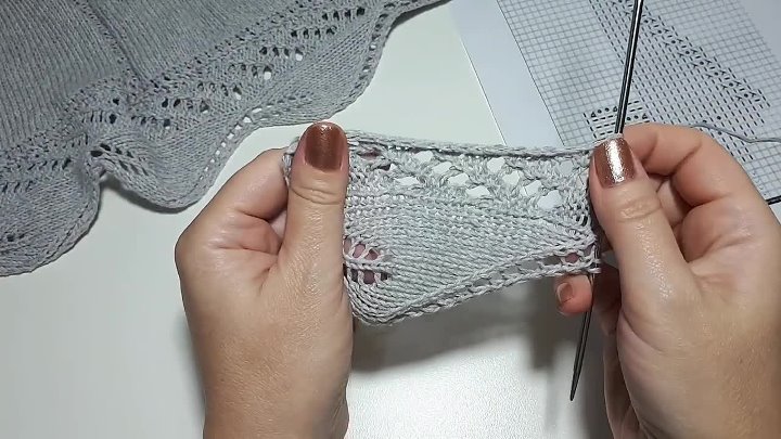 Шов для уменьшения горловины. Декоративный шов на горловине. Платье с мережкой. Соединяем ткань и вязание крючком. Пришить кружево.