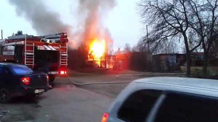 Пожар ленинский проспект 40. Погорельцы в сороковые года. Пожар на лесопилке в усолье. Пожар в доме культуры. Ижевск 2024 пожар.