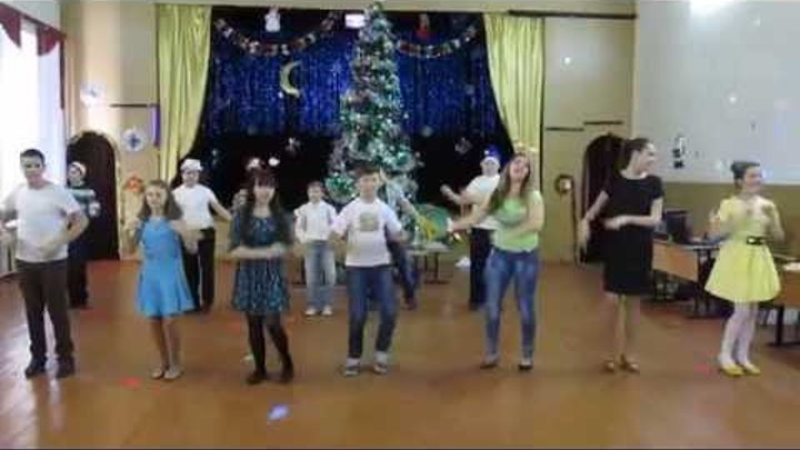 Танец игра цыпленок пи. Цыпленок по имени пи. Танец цыпленок пи. Танец цыпленок пик. Цветняшки цыпленок пи.