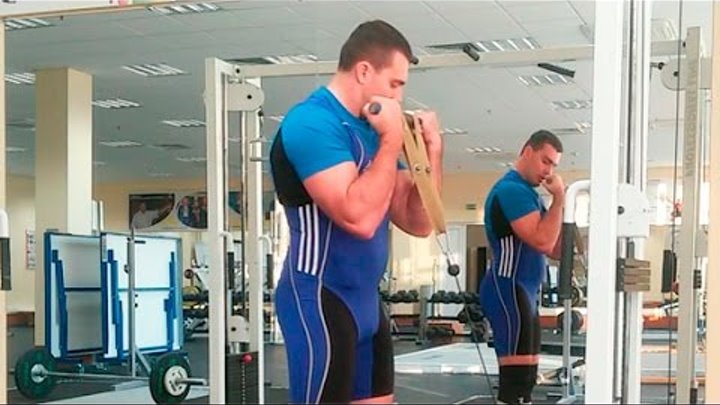 Сгибание рук на Нижнем блоке в кроссовере