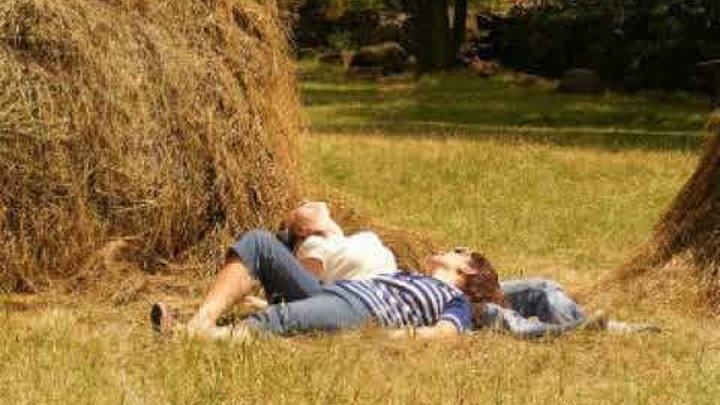 Фотосессия на сенокосе. С ненаглядной певуньей. Я в осеннем лесу пил берёзовый. Я весеннем лесу пил берёзовый сок с ненаглядной. С ненаглядной певуньей.