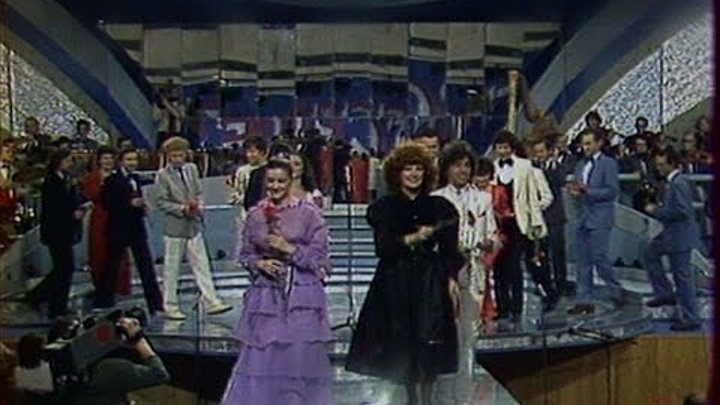 песня 1983 года слушать. валерий леонтьев полет на дельтаплане. пугачёва миллион алых. софия ротару 1985 год. пластинка поет владимир кузьмин.