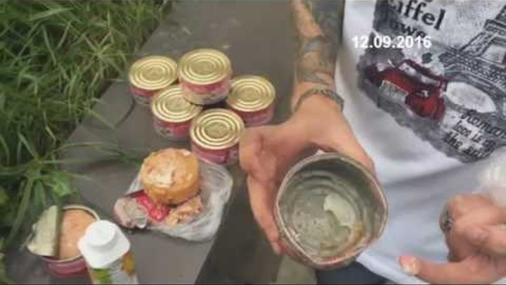 Просроченные консервы. Плесень в рыбных консервах. Тушенка просроченная дата фото. Тушенка в светофоре. Просроченная тушенка с хранения.