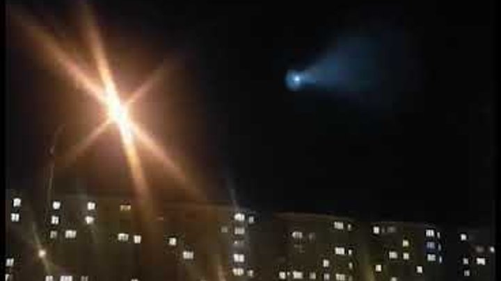 02. Челябинский метеорит фото. Вспышка над челябинском сегодня. Вспышка над челябинском сегодня. Мкс в ночном небе.