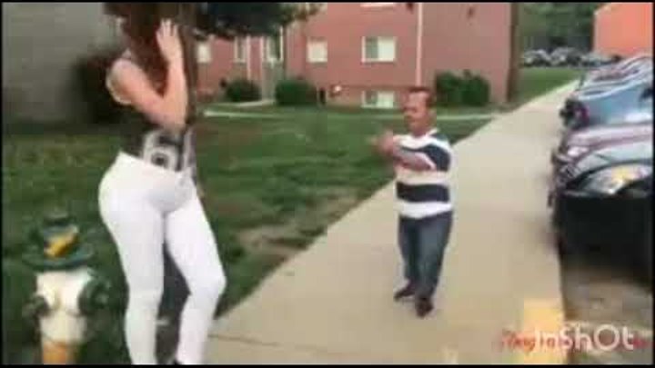 Опа впереди копы песня. Мышь заходит и уходит мем. Опа мать в канаве. Прогулялись без причин опа. Опа мем.