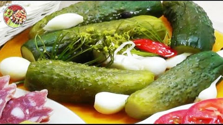 Быстрый рецепт как солить огурцы. Малосольные огурцы. Рецепт соления огурцов в банках на зиму. Рецепт соления огурцов в банках на зиму. Вкусные малосольные огурчики.