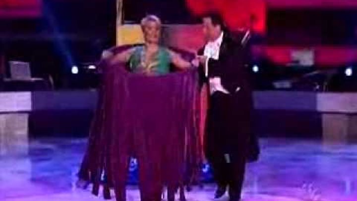 Секрет фокуса с переодеванием. Фокус с переодеванием родригес. Фокусы с переодеванием платьев видео. Нереальный фокус с переодеванием. Фокусы с переодеванием платьев видео.