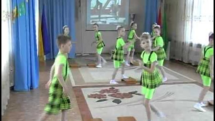 Танец на степах в детском саду. Танец на степах в детском саду. Танец на степах в детском саду. Степ аэробика для дошкольников. Занятие по степ аэробике в детском саду.