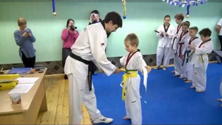 Пояса в тхэквондо. Таэквондо аттестация на зеленый. Аттестация на белый пояс тхэквондо. 10 гып тхэквондо. Аттестация по тхэквондо.