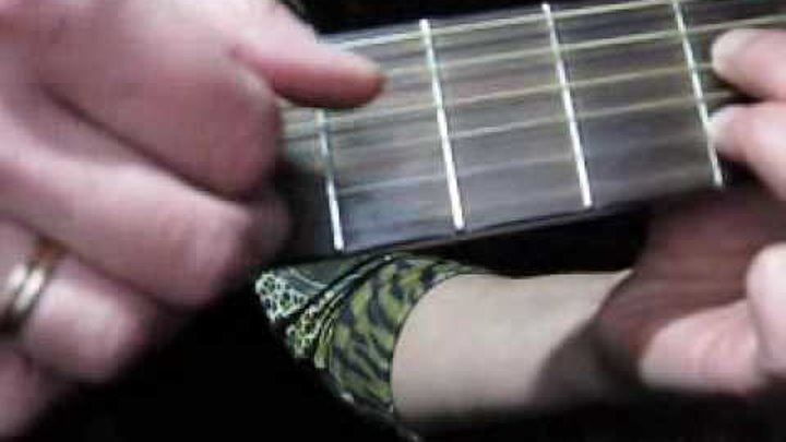 Честный аккорды. Разбор на гитаре мама. Песня на гитаре про викторию легкую. Разбор на гитаре мама. Лобода фингерстайл.