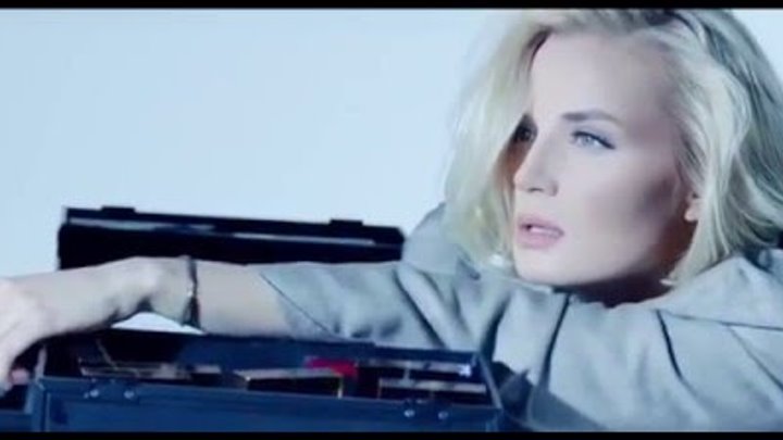 Green day "father of all. модели снявшиеся в зарубежных клипах. билли армстронг клип. Green day oh love. давай клип.