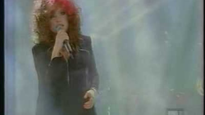 До свидания лето до свидания пугачева. Пугачева за окном сентябрь. Пугачева сбежала в юрмалу. Пугачева за окном сентябрь. За окном сентябрь провода качает пугачева слушать.