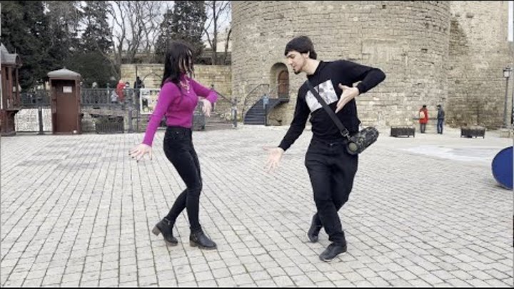 Танцор лезгинки. Кавказская девушка танцует. И под приятную пластинку танцуем мы лезгинку. Кавказские танцы. Джигит кавказа ансамбль.