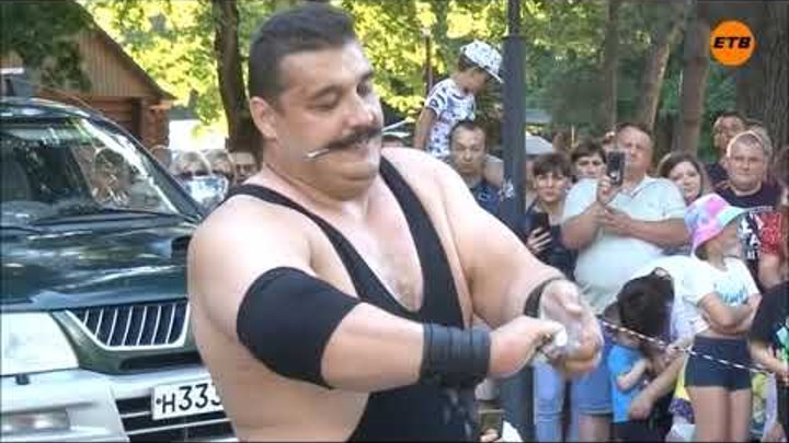 Силач Дмитрий Халаджи