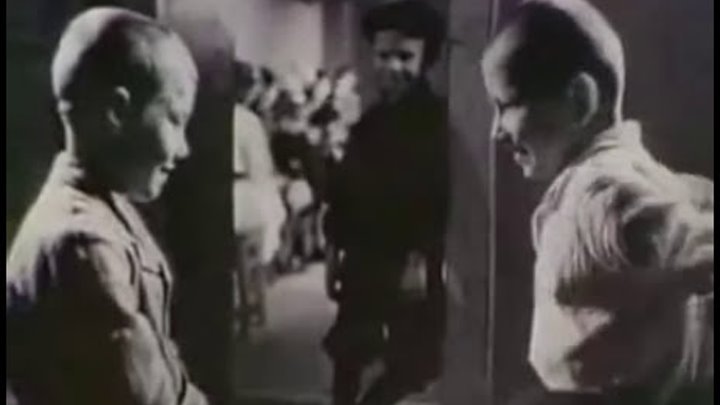 Из 18 ребят песня. Из 18 ребят песня. Их оставалось только трое из восемнадцати ребят. Группа фиги на безымянной высоте. Из 18 ребят песня.