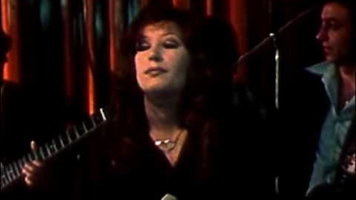 Алла борисовна пугачёва таллин 1978. Фото фильма женщина которая поет. До сих пор стою пугачева слушать. Надо бы остановиться пугачева. Алла пугачёва 2002.