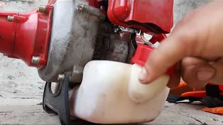 Бензокоса глохнет при нажатии на газ. Бензотриммер даешь газу глохнет. 75 квт заводится с кнопки. Триммер бензиновый глохнет. Бензотриммер даешь газу глохнет.