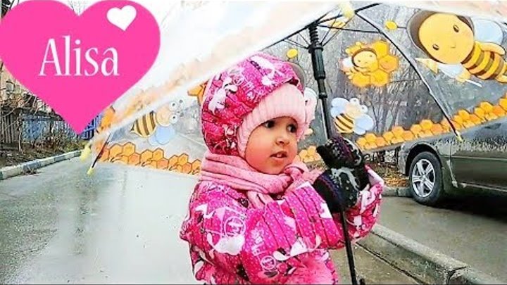 Влог алиса дерётся на детской площадке. Алиса мимилиса. Алиса будем гулять. Там алиса шагает по шахматный клеткам. Мили ванили алиса на детской площадке.