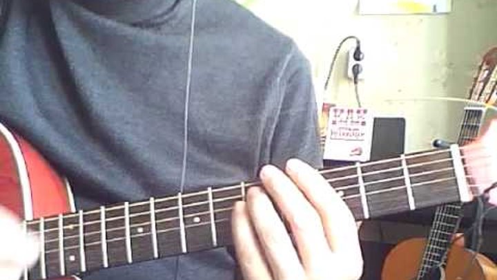 Девушка с гитарой. Гитара лежит. Девушка обнимает гитару. Парень с гитарой и девушка. Обними обнимаю на гитаре.