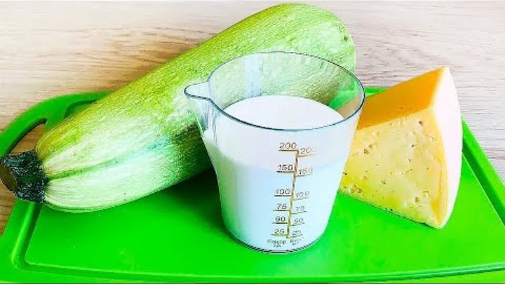 Кабачок сыр кефир рецепт. Кабачки на терке с яйцом и мукой. Салат из молодых кабачков. Кассероль из кабачков. Кабачки в сметане.