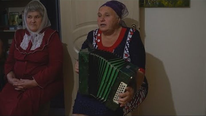 песни наших бабушек застольные. бабушка поет. мать поет песни. песня анны матяшук старость не радость. матящук анна ох старость.