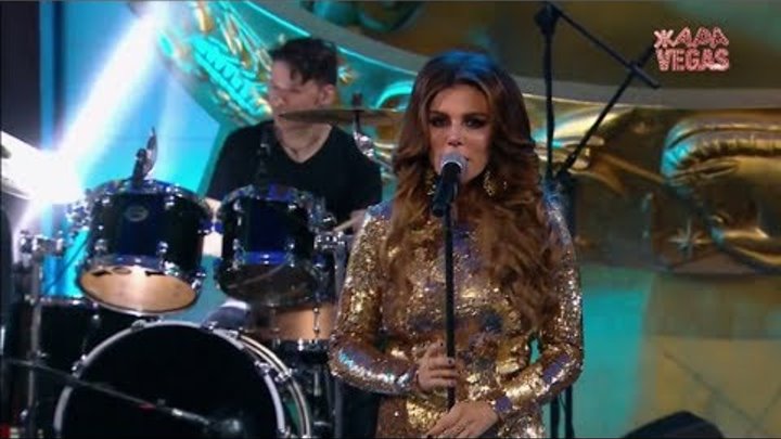 Между нами жара. Между нами жара. Поцелуй на берегу моря. Костер любви. Между нами жара.