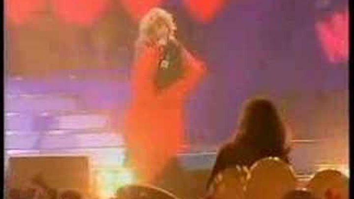 А. Тысячу лет песня пугачевой. Алла пугачёва в 2001 году. А. Алла пугачёва игра.