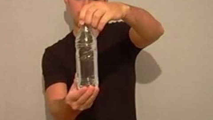 фокус телефон в бутылку. сергей листопад фокусы с хуём. разоблачение фокуса с бутылками. штопор в бутылке фокус. разоблачение фокуса с бутылками.