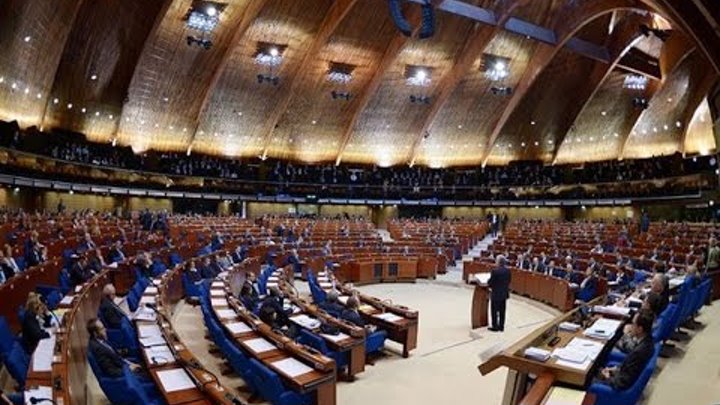 Зал заседаний парламентской ассамблеи совета европы в страсбурге. Зал заседаний парламентской ассамблеи совета европы в страсбурге. Страсбург штаб совета европы. Задание пасе. Комитет министров совета европы страсбург здание.