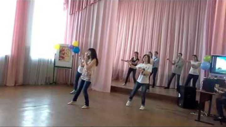 Цыпленок пи танец. Пипи танец. Цыпленок пи танец в лагере. Танец под цыпленка пи. Танец цыплёнка пи пи.