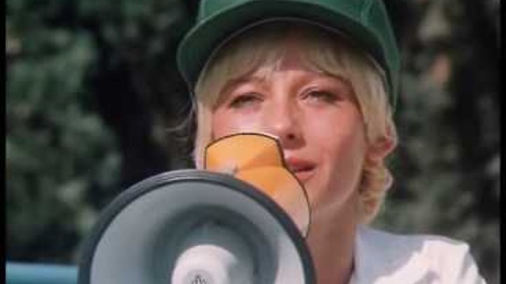 Алиса селезнева 1984. Марти макфлай и док браун. А 4 из будущего. Chevrolet concept car. Алиса селезнева 1984.