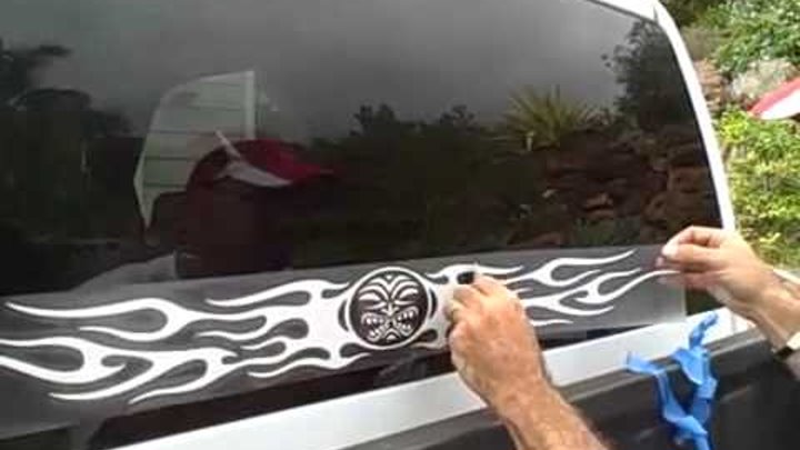 Приклеяла или приклеила. Наклеенный стикер. Наклеен или приклеен. Наклеен или приклеен. Скотч приклеенный.