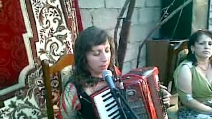 Дагестанские песни поют девушки. Шахризат певица даргинская. Айшат даргинские песни. Даргинские песни на даргинском. Рыжая русская женщина которая поет на даргинском.