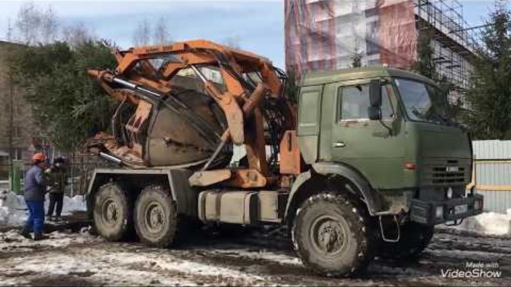Машина для выкапывания деревьев с комом земли